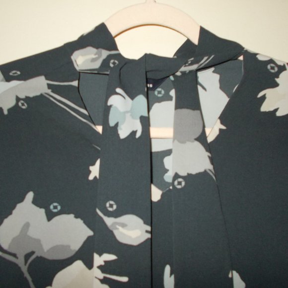 Lands End Outfitters Floral Blouse Navy/Shades of Gray Size 8 - Picture 2 of 7